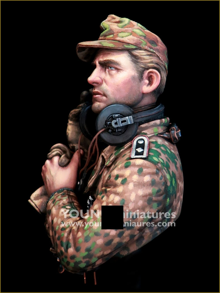 Young Miniatures YM18100 German Waffen SS Panzer Officer 1/10