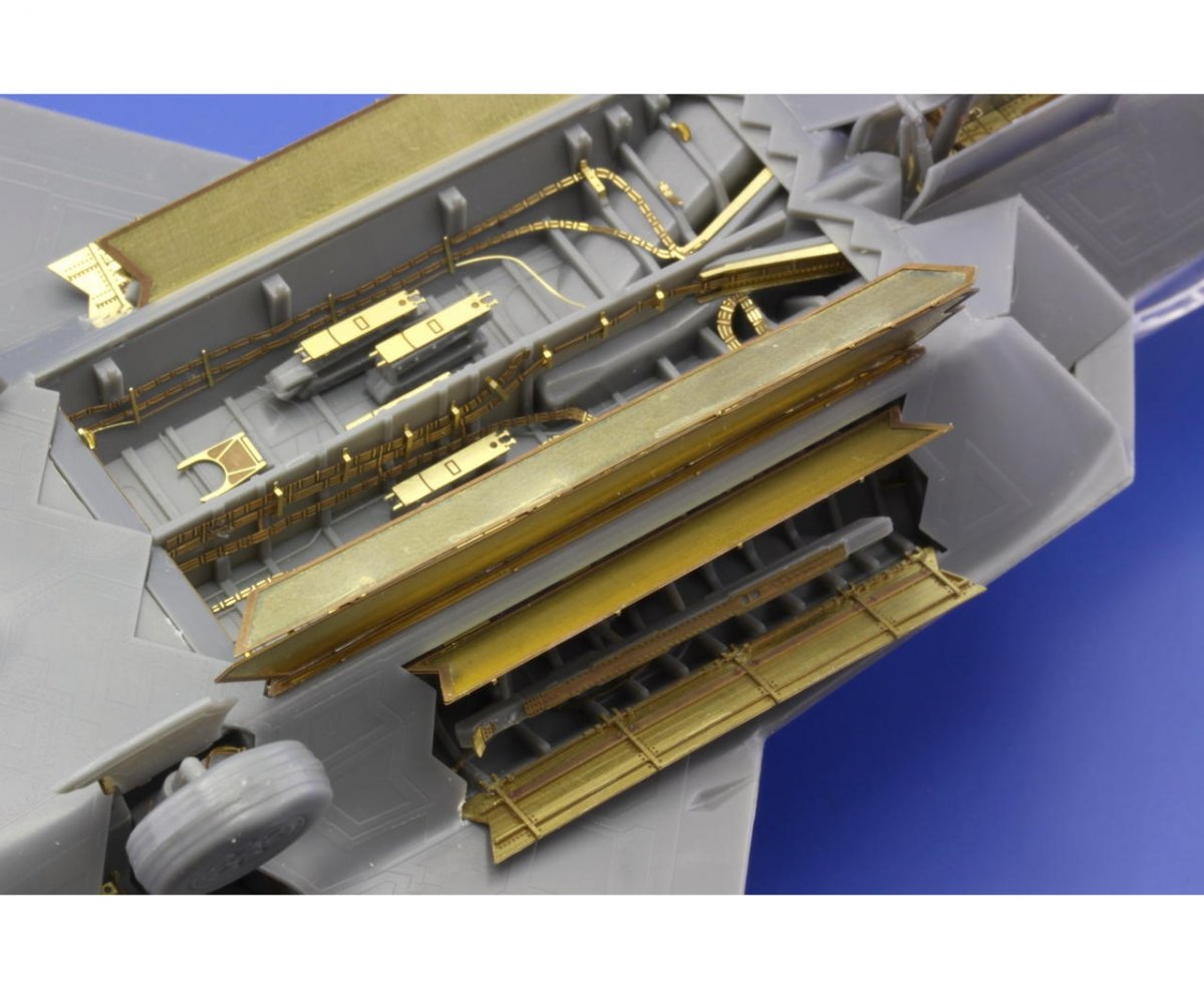 Eduard 72517 F-22 bomb bay 1/72 FUJIMI – image 3