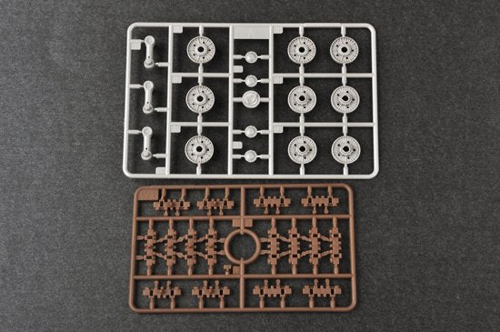 Trumpeter 05588 Soviet JS-2 Heavy Tank 1/35 – image 5