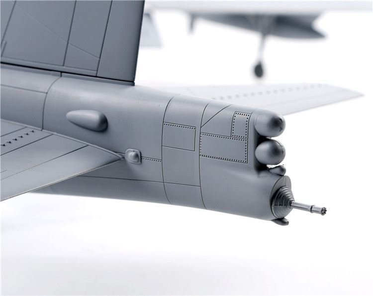 Modelcollect UA72200 B-52H US Stratofortress Strategic Bomber 1/72 – obrázek 18