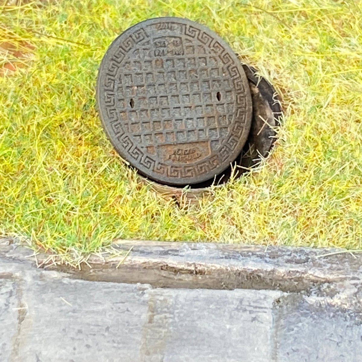 Point of no Return 3523036 Cast iron sewer manhole 1/35 – image 9