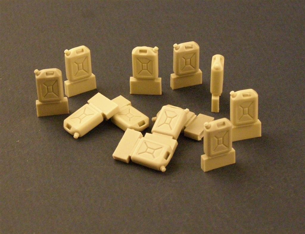 Panzer Art RE35-008 IDF Water Canisters 1/35 – image 3