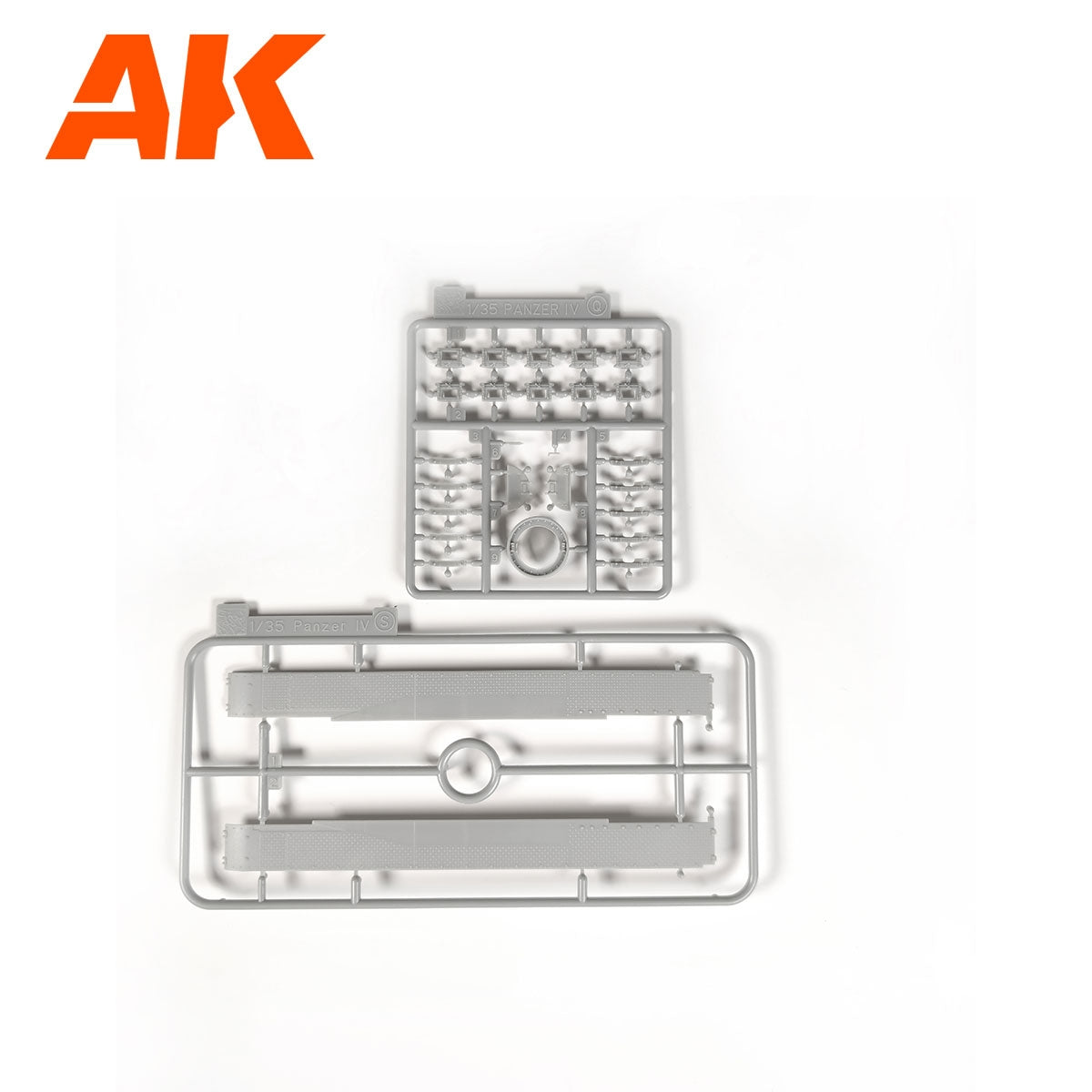 AK Interactive AK35504-B PZ.KPFW.IV AUSF.D AFRIKA KORPS + 5 FIGURES GERMAN TANK CREW AFRIKA KORPS 1/35 – obrázek 16