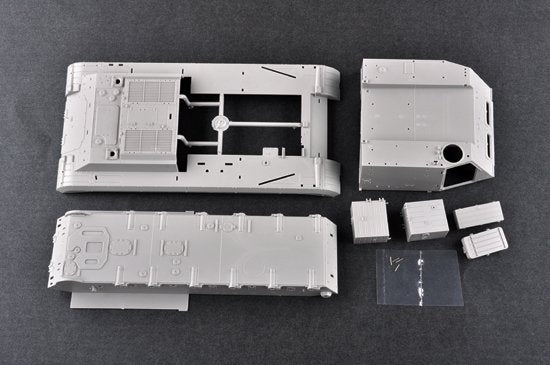 Trumpeter 01024 Ex-Soviet 2P19 Launcher w/R-17 Missile SS-1C SCUD B of 8K14 Missile System – image 7