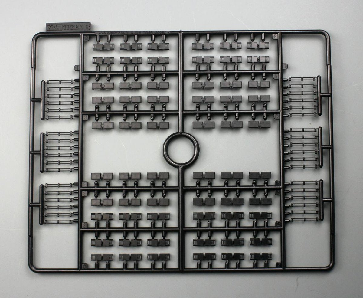 Tiger Model 4628 LEOPARD II REVOLUTION II MBT 1/35 – image 17