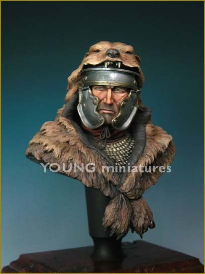 Young Miniatures YH1803 ROMAN SIGNIFER 1st Century AD 1/10
