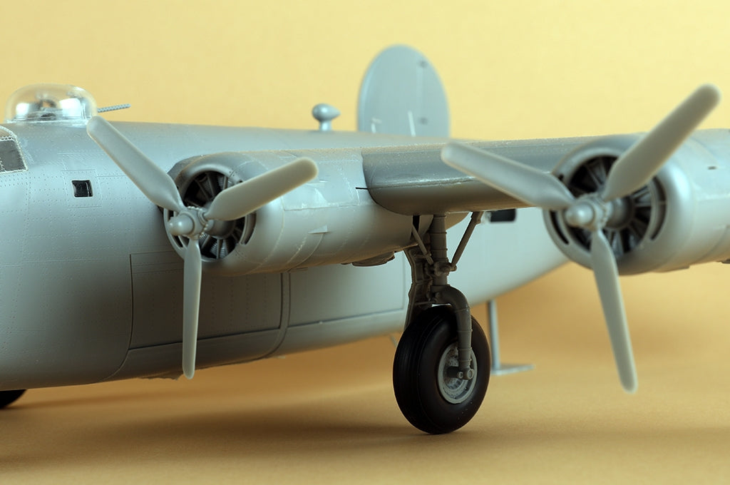 Hobby Boss 81774 Consolidated B-24J Liberator 1/48 – image 16