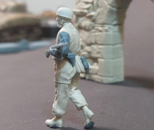 Panzer Art FI35-242 Fallschirmjager allemand en marche 1/35  – image 2