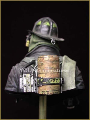 Young Miniatures YC1801 FIRE FIGHTER 1/10 – image 5