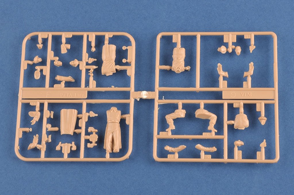 Hobby Boss 84419 German Panzer Crew Set 1/35 – image 4