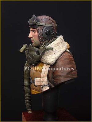 Young Miniatures YM1815 B-17 Waist Gunner ETO, 1944 1/10 – image 4