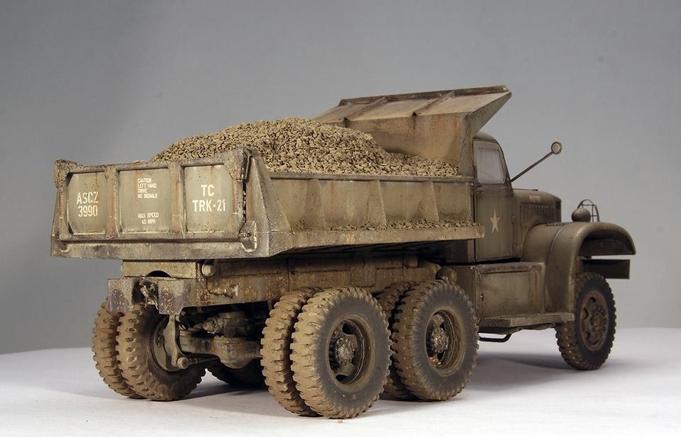Mirror Model 35804 US Diamond T 972 Dump Truck Hard Top Cab 1/35 – obrázek 2