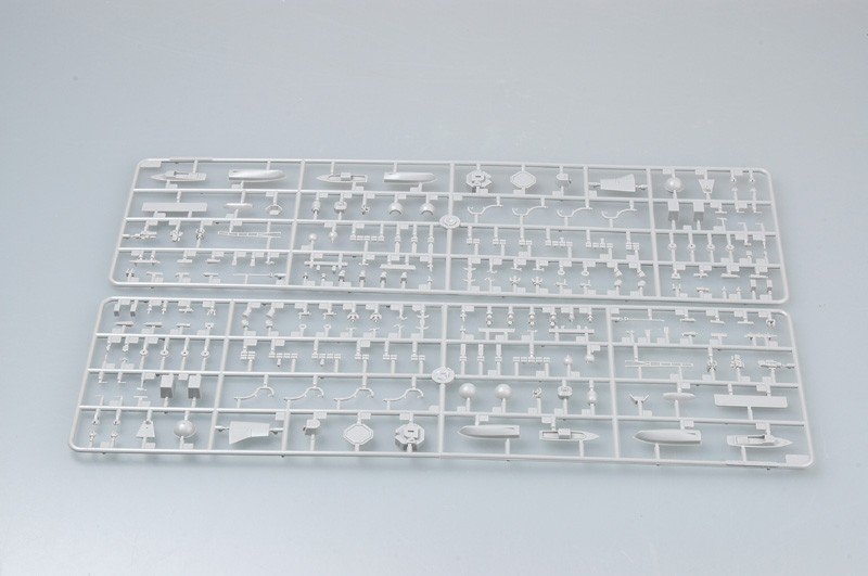 Trumpeter 04522 Russian Cruiser Pyotr Velikiy 1/350 – image 9