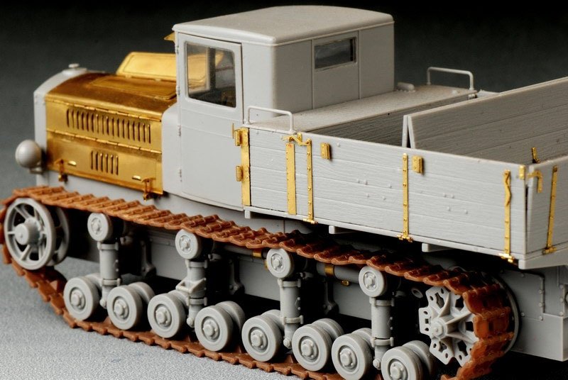 Voyager Model PE35558 WWII Soviet Komintern Artillery Tractor For TRUMPETER 05540 1/35 – image 3