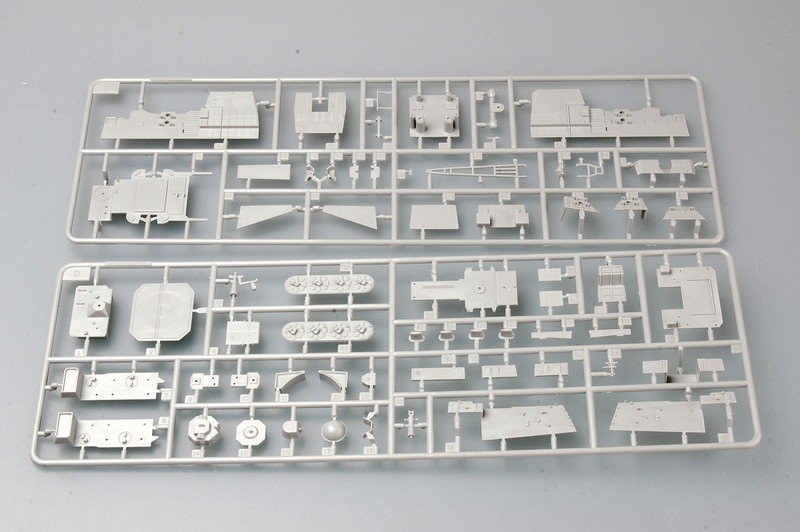 Trumpeter 04519 Russian Navy Slava class Cruiser Varyag ex-Chervona Ukrayina 1/350 – image 4