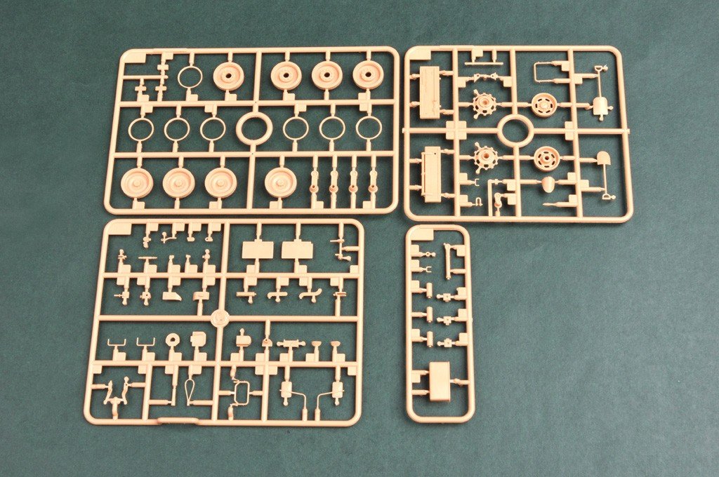 Hobby Boss 82474 Swedish CV90-40 IFV 1/35 – image 6