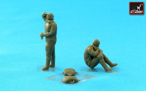 Armory Models F7224c RAF WWII crewmen in high altitude outfit – “Waiting…” 1/72 – obrázek 4