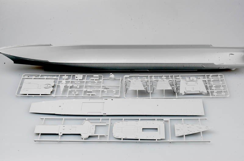 Trumpeter 04521 Russian cruiser Admiral Lazarev Ex-Frunze 1/350 – obrázek 4