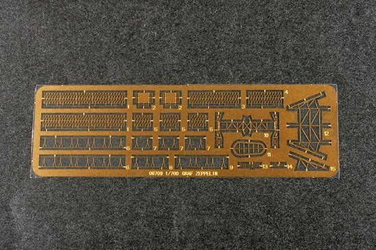 Trumpeter 06710 German Navy Aircraft Carrier DKM Peter Strasser 1/700 – image 4