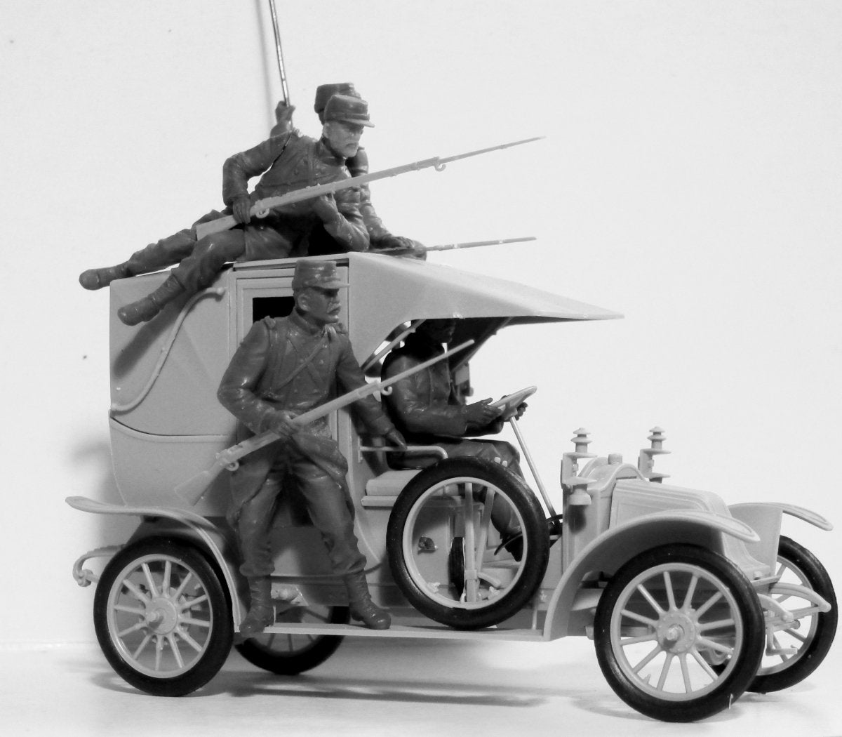 ICM 35660 Battle of the Marne (1914), Taxi car with French 1/35 – image 2