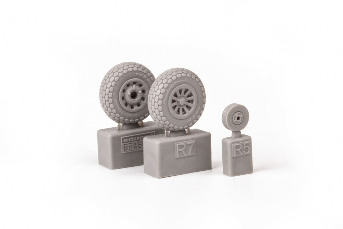 Roues Eduard 672367 P-51D à bande de roulement ovale EDUARD 1/72 – image 4