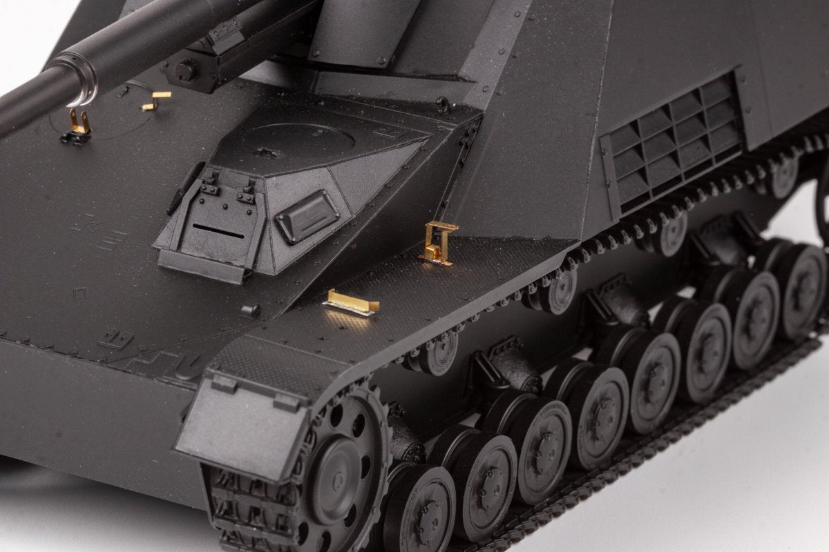 Eduard 36506 Sd. Kfz. 164 Nashorn BORDER MODEL 1/35 – image 5