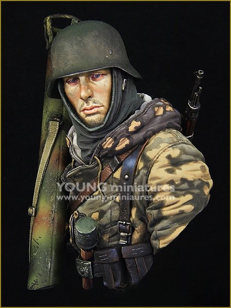 Young Miniatures YM1865 German Waffen SS with Panzerschreck 1/10 – image 2