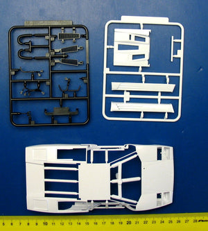 Aoshima 01155 LAMBORGHINI COUNTACH 5000 QUATTROVALVOLE INJECTION Ver(Overseas) 1/24 – image 4