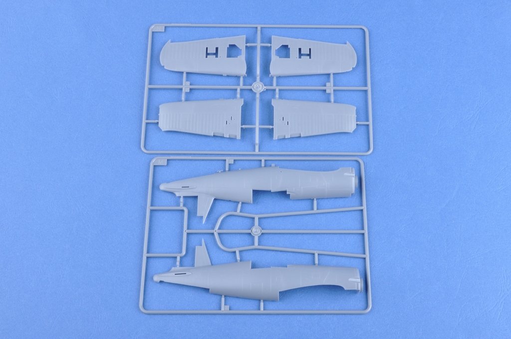 Hobby Boss 80392 F4U-7 Corsair 1/48 – image 5