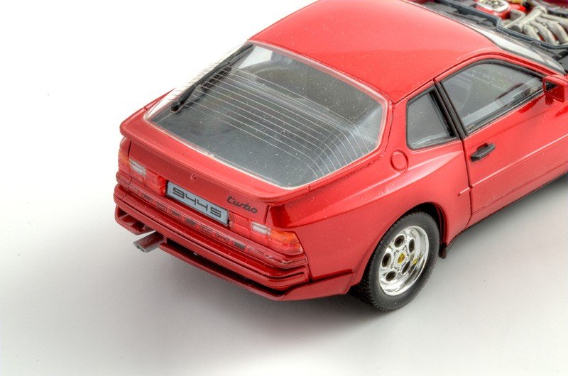 Italeri 3659 Porsche 944 S 1/24 – image 4