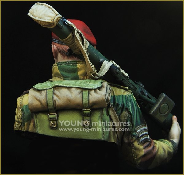 Young Miniatures YM1871 British Airborne WWII with PIAT 1/10 – image 4