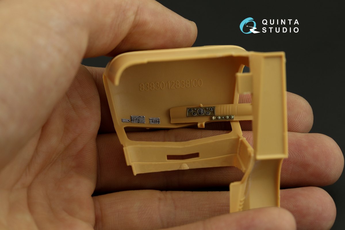 Quinta Studio QD35060 GMC CCKW 352 Cargo Truck 3D-Printed &amp;amp; colored Interior on decal paper (HobbyBoss) 1/35 – immagine 3