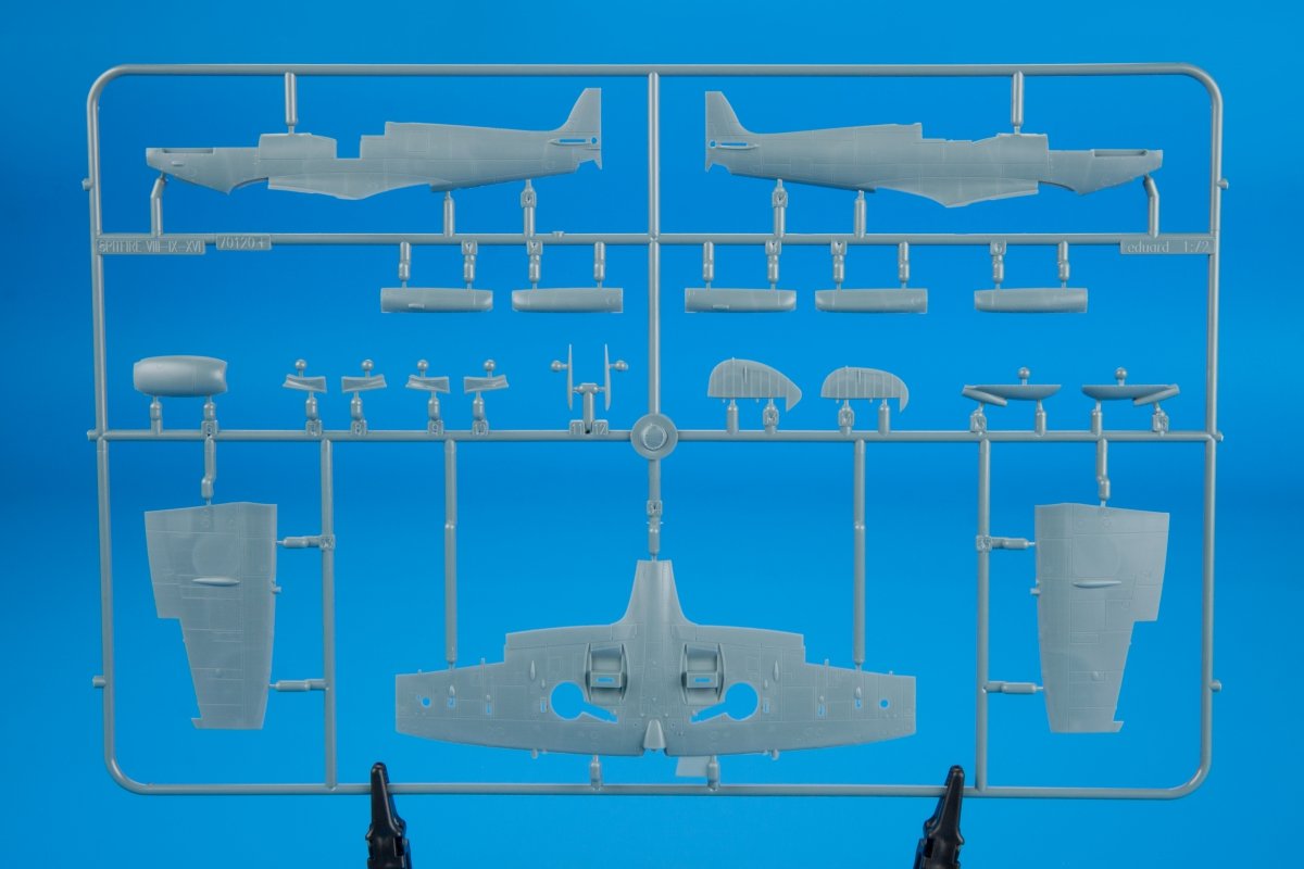 Eduard 70128 Spitfire Mk.VIII 1/72 – obrázek 3