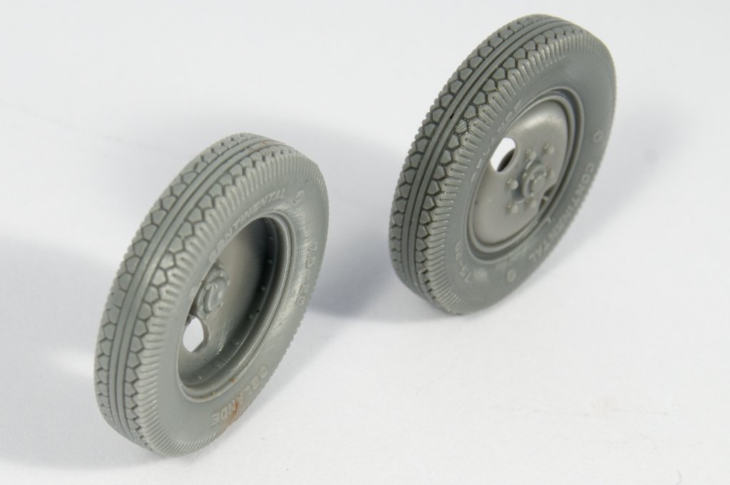 Panzer Art RE35-362 Mercedes 1500 early 2 holes road wheels (commercial pattern) 1/35 – image 2