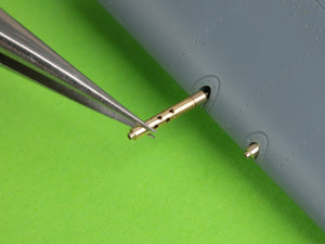 Master AM-48-169 F4F-3 Wildcat LATE - Browning .50 MGs with round radiator holes and two versions of the 1/48 pitot tube – Bild 5