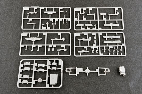 Trumpeter 05628 German Navy Aircraft Carrier DKM Peter Strasser 1/350 – obrázek 6
