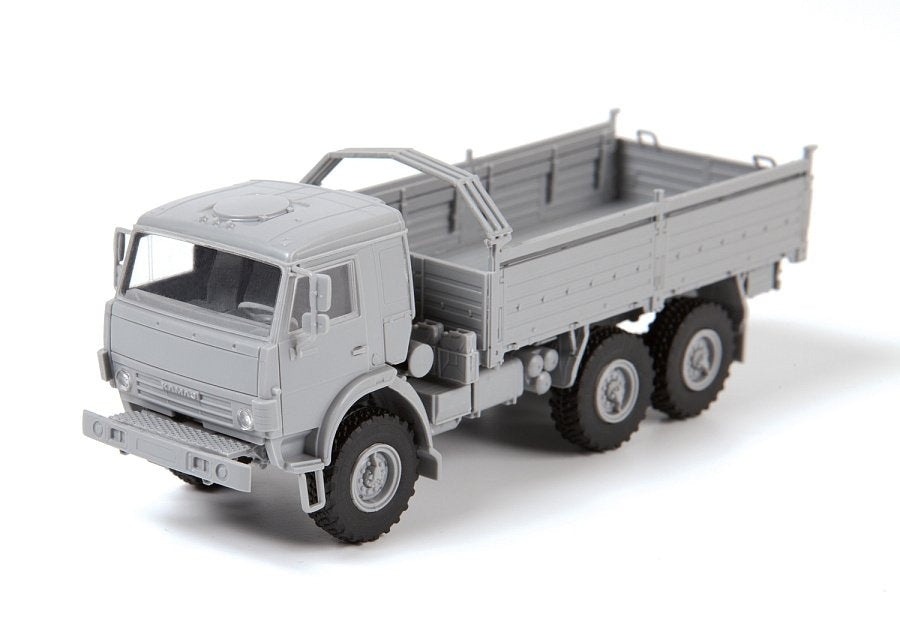 Zvezda 5074 KAMAZ K-5350 Mustang Russian 3-Axle Truck 1/72 – image 3