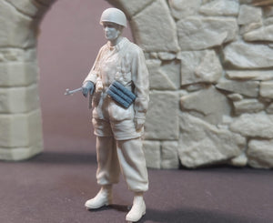Panzer Art FI35-244 German fallschirmjager at rest No1 1/35