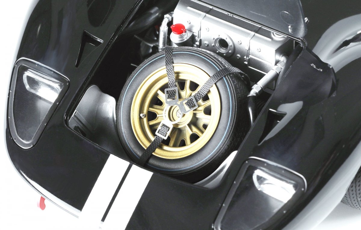 Meng Model RS-003 Ford GT40 Mk.II &amp;#39;66 Champion (pre-colored) 1/12 – Bild 8
