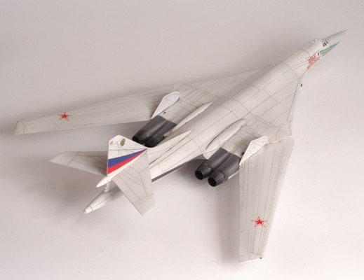 Zvezda 7002 Russian Supersonic Strategic Bomber Tu-160 1/144 – image 5