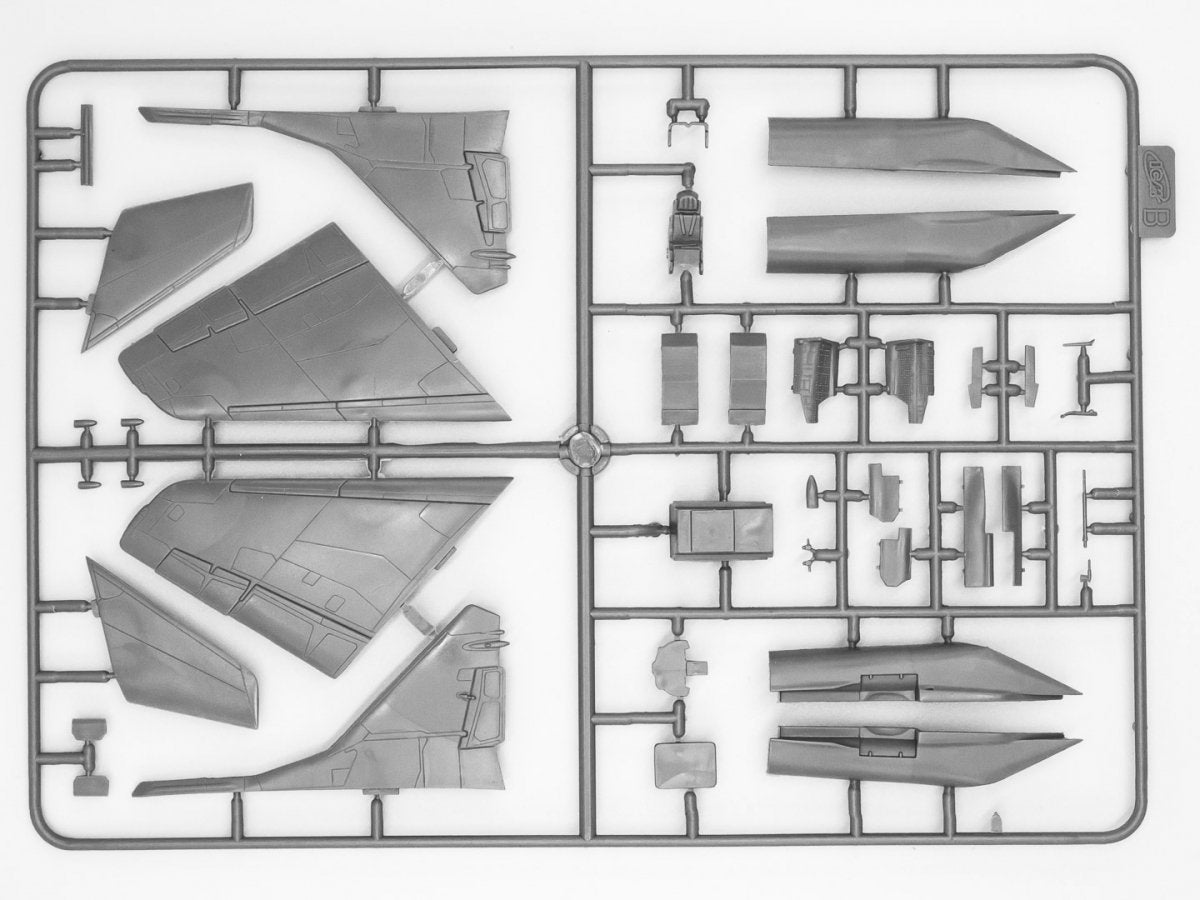 ICM 72143 Radar Hunter MiG-29 “9-13” Ukrainian Fighter with HARM missiles 1/72 – imagen 5