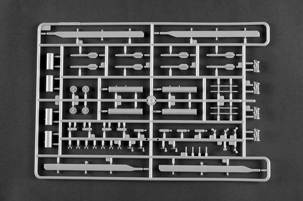 Trumpeter 05851 Z-19G Light Scout/Attack Helicopter 1/48