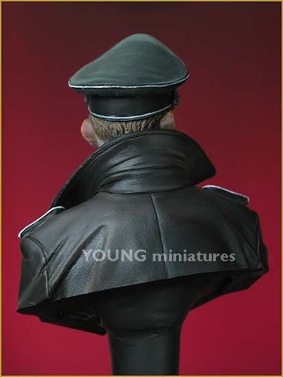 Young Miniatures YM1811 SS TOTENKOPF OFFICER WWII 1/10 – image 3