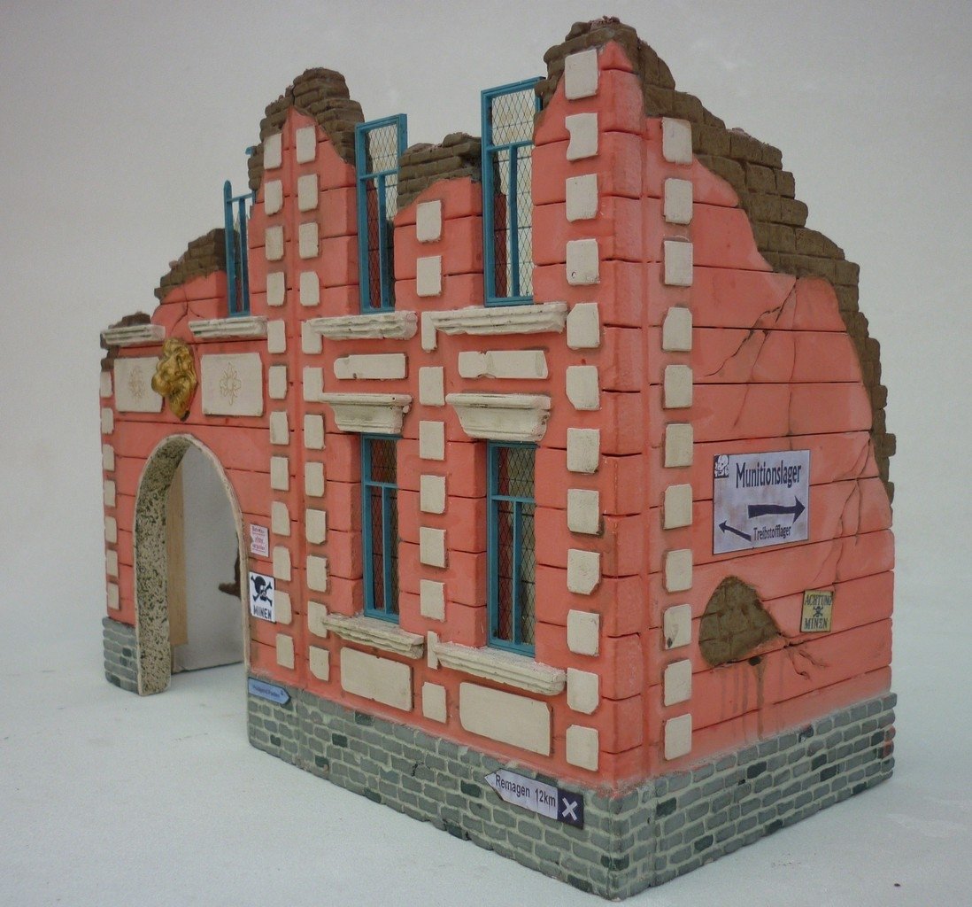 RT-Diorama 35223 Bombed out Houses 1/35 – image 6