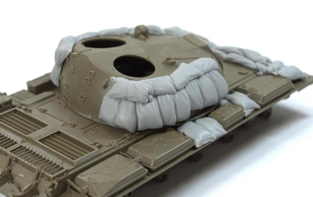 Panzer Art RE35-309 T-55 with sandbags armor 1/35 – Bild 2