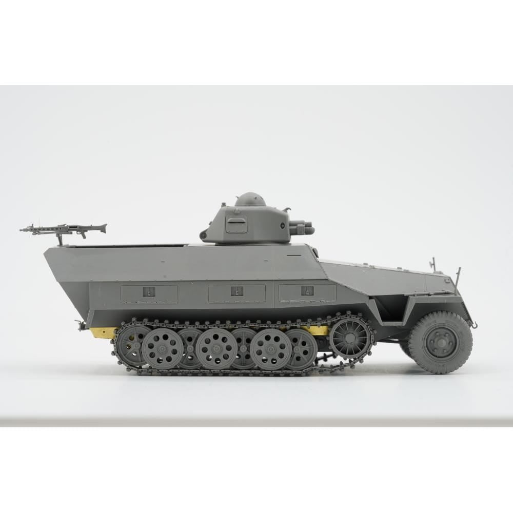Border Model BT-042 Sd.Kfz.251 Ausf.D w/ R35 Turret 1/35 – image 5