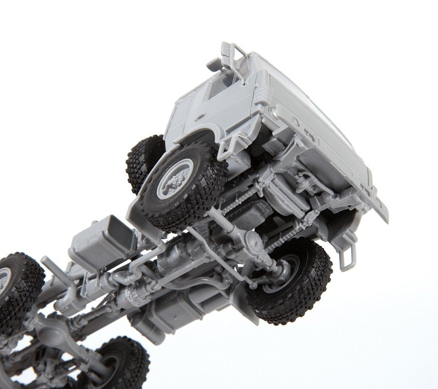 Zvezda 5074 KAMAZ K-5350 Mustang Russian 3-Axle Truck 1/72 – image 7