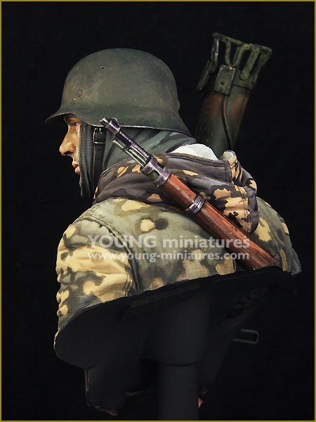 Young Miniatures YM1865 German Waffen SS with Panzerschreck 1/10 – image 5