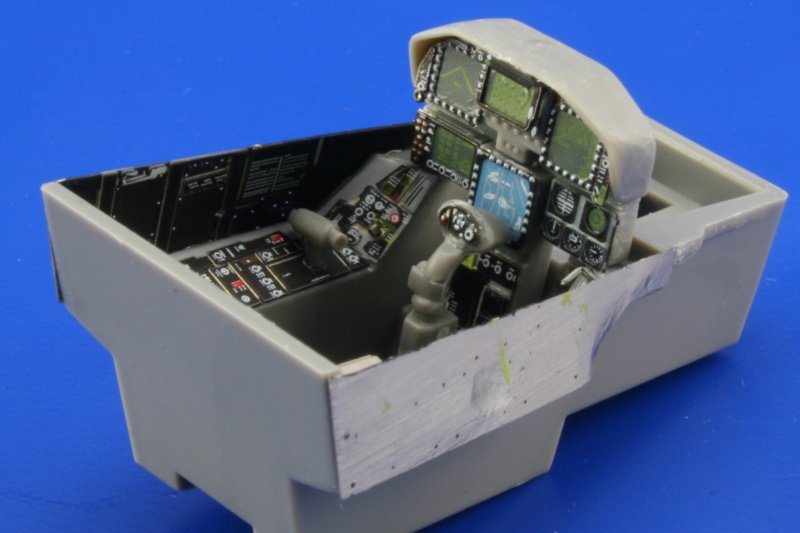Intérieur du F-18E Eduard FE344 REVELL 1/48 – image 2