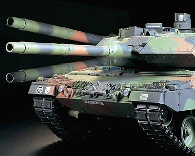 Tamiya 56020 R/C Leopard 2 A6 Main Battle Tank Full-Option Kit 1/16 – image 6